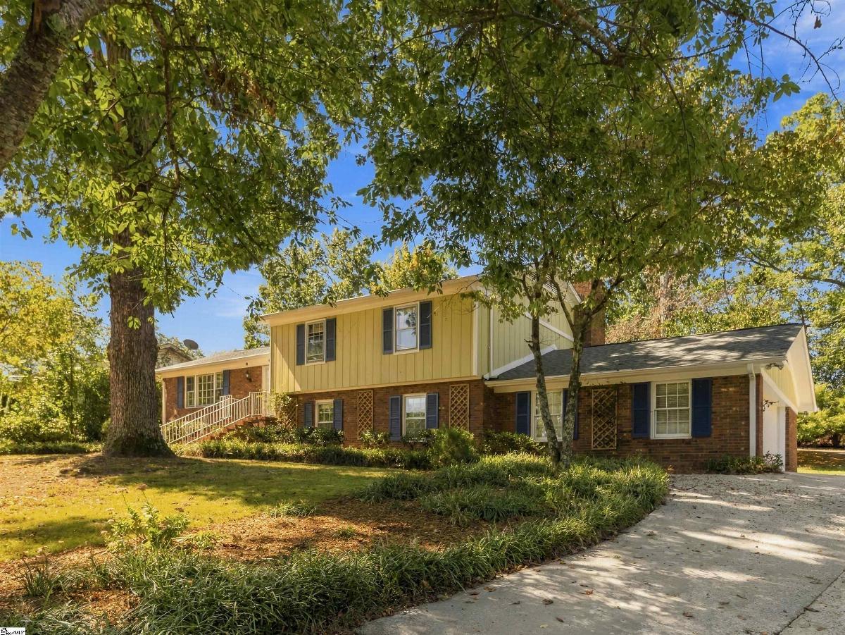 6 Braddock Drive