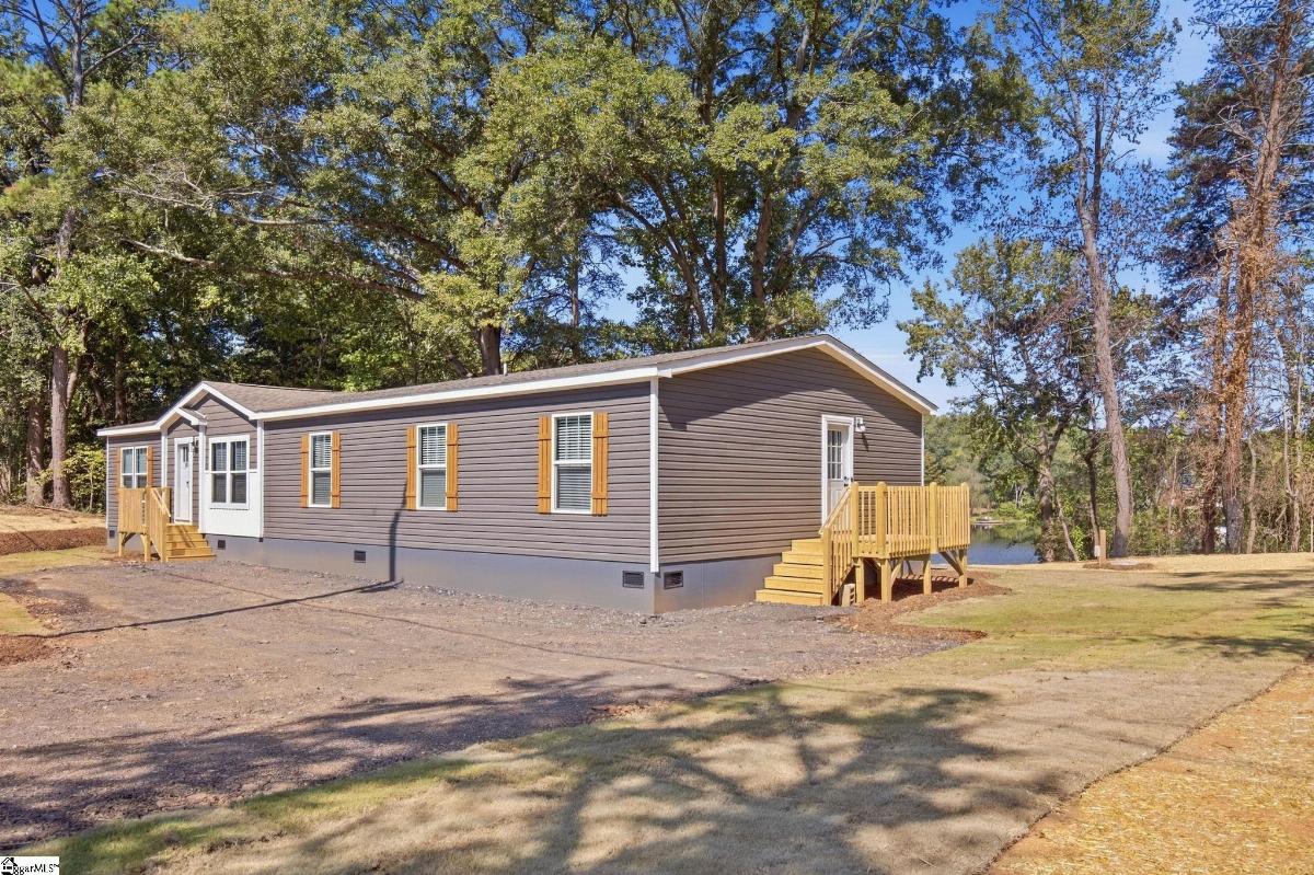 438 Berry Shoals Road
