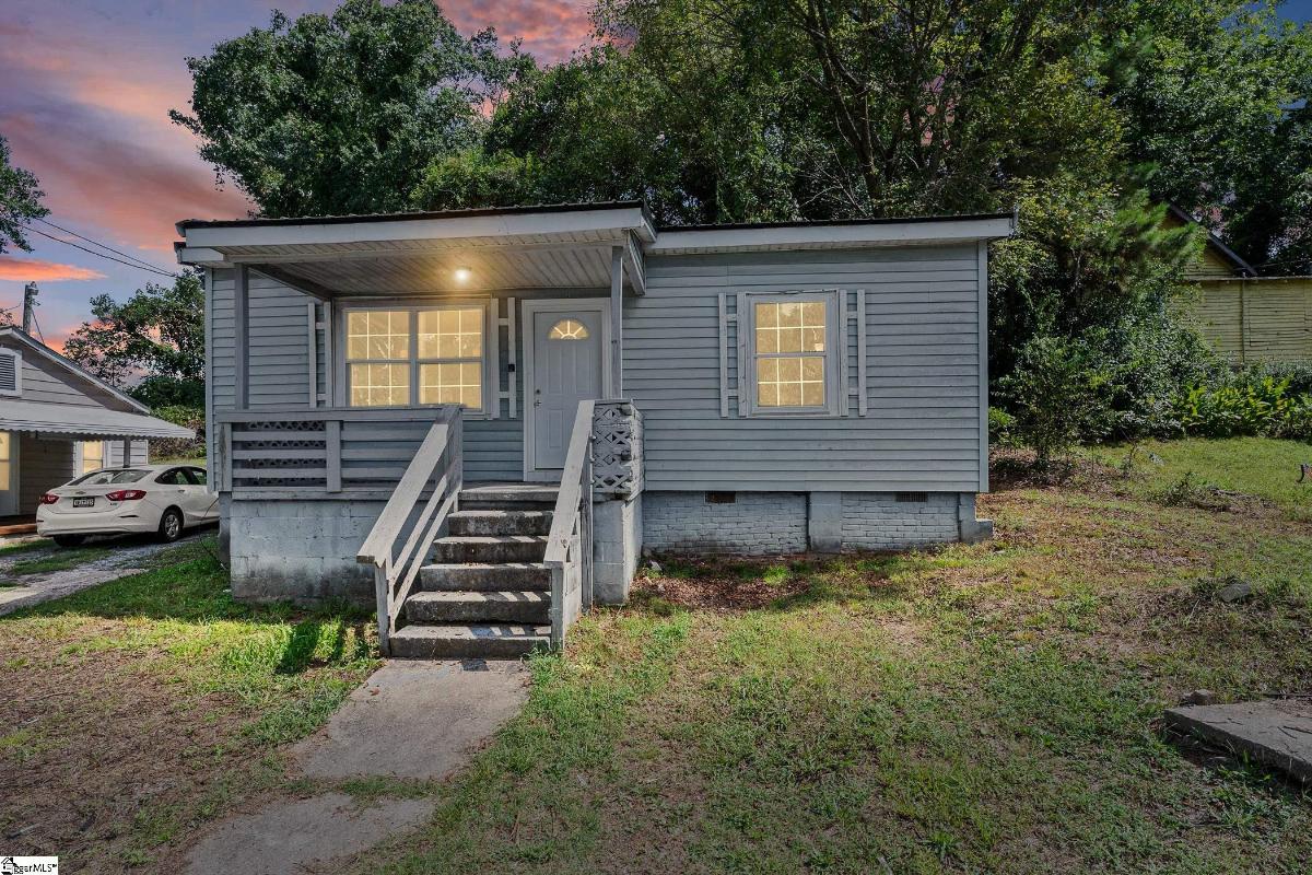 204 Hunters Court