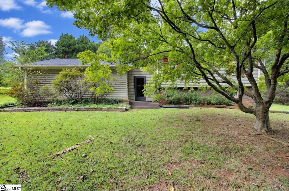 1206 Lakeview Drive