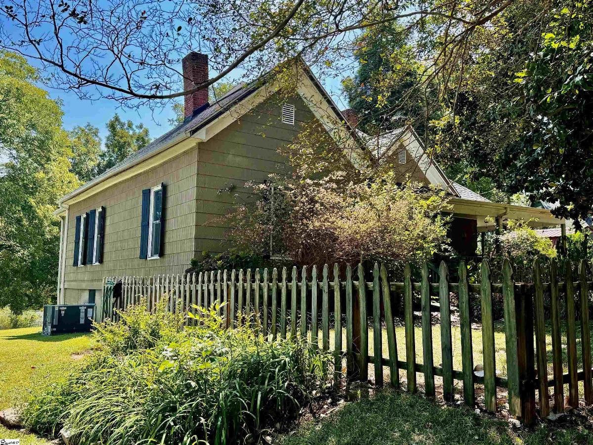 206 E Greenwood Street