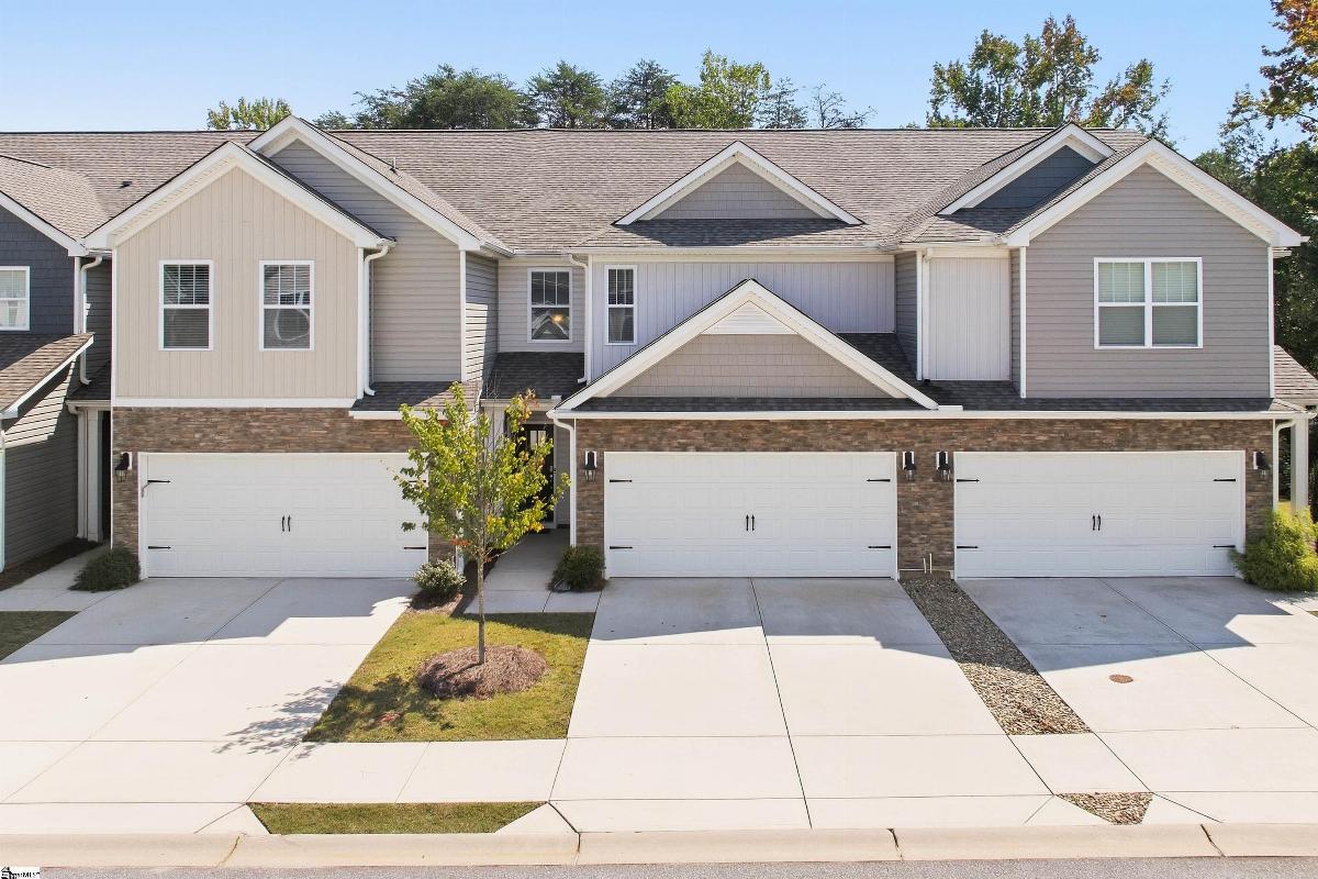 215 Reynard Trail
