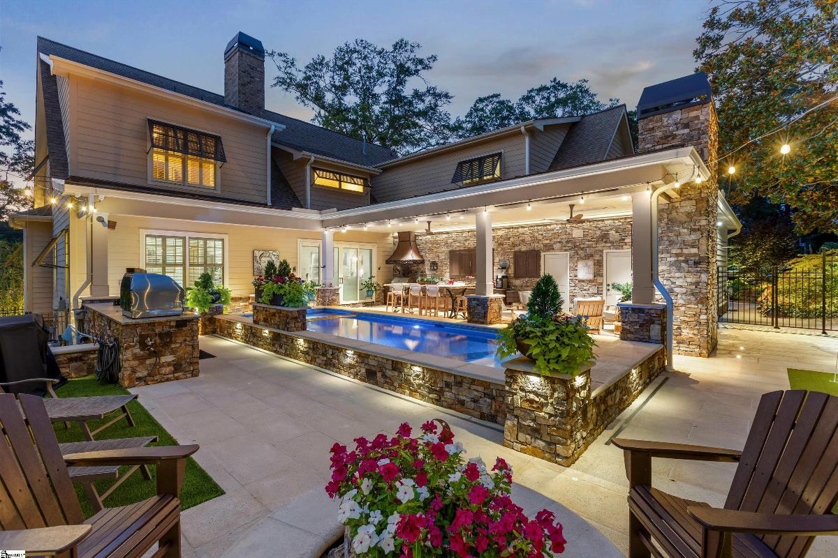 114 Woodland Way