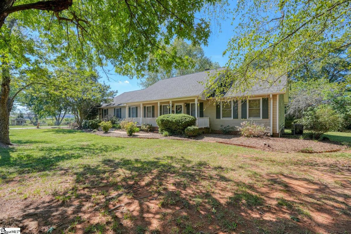 404 Cresthaven Drive