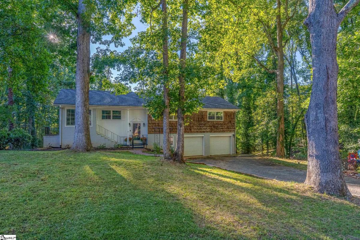218 Lakewood Drive