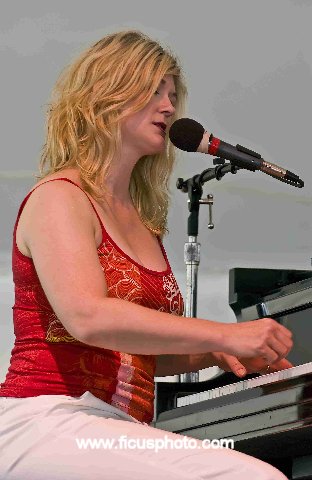 Dena Derose -- Litchfield Jazz Festival 2006