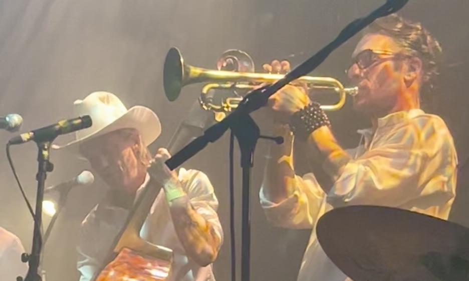 Wojtek Mazolewski Quintet at the Jazz Cafe, Mazolewski on bass and Török on trumpetand 