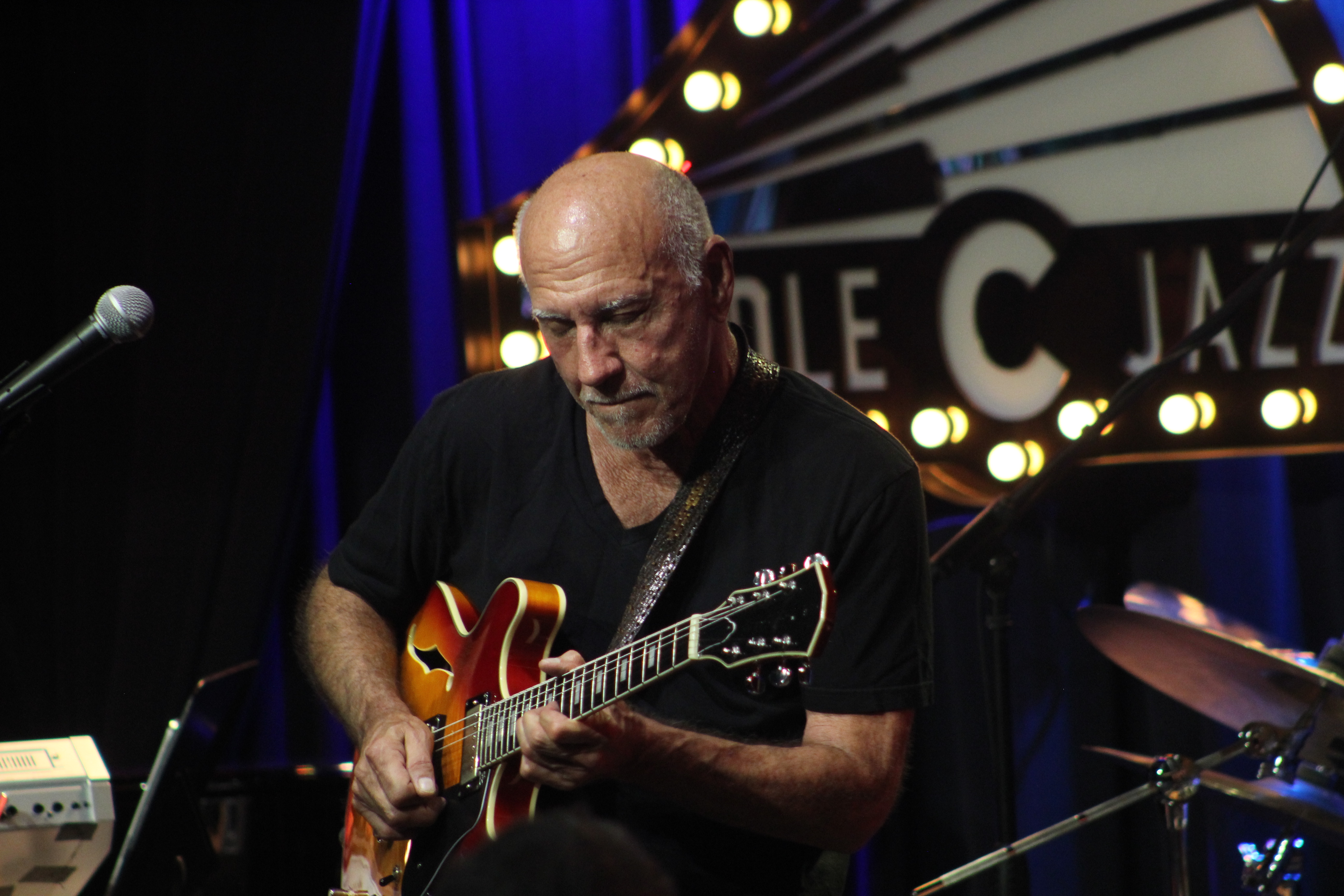 Larry Carlton at Middle C Jazz