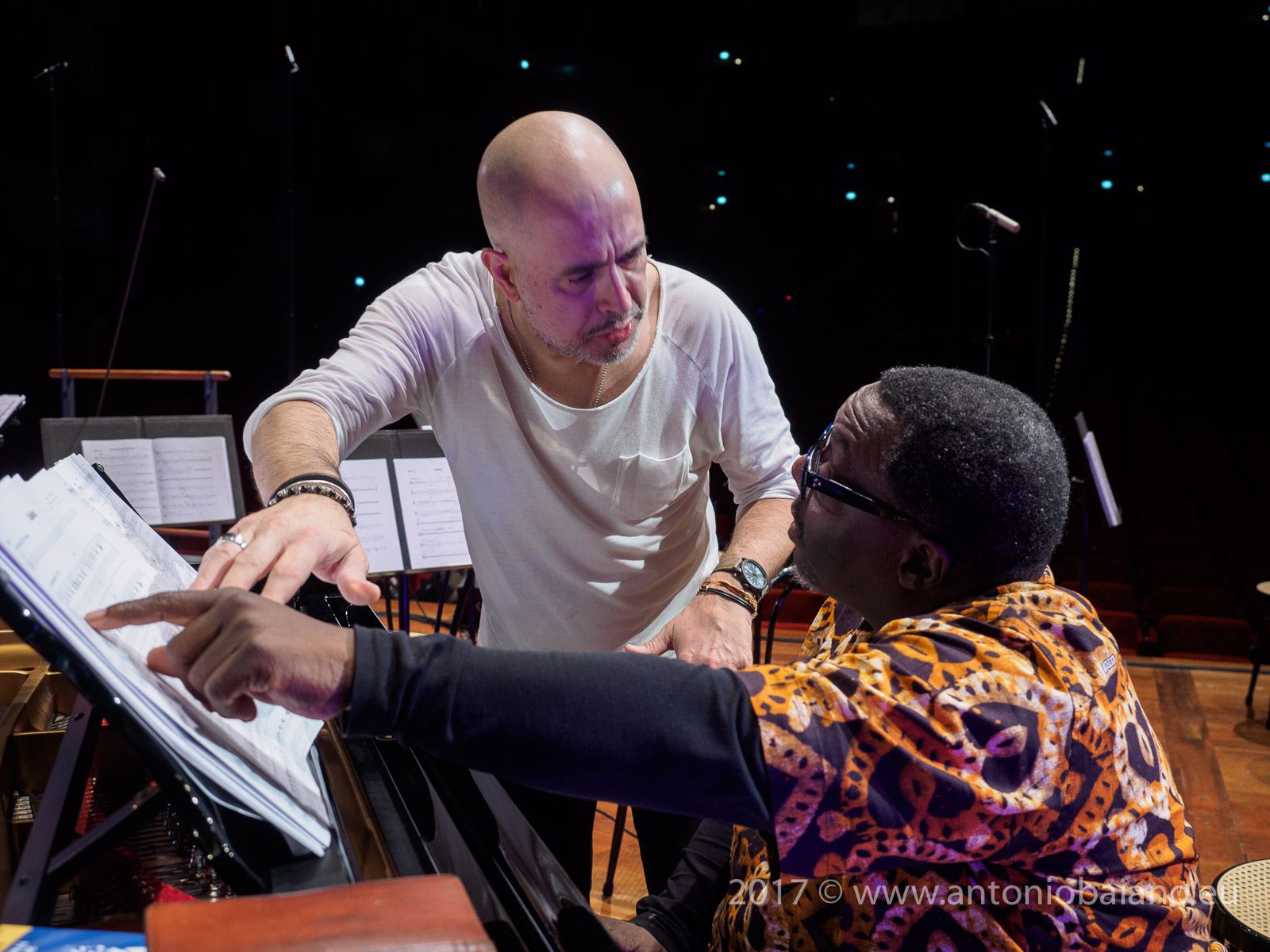 Flavio Boltro and Cyrus Chestnut during art auction -  - Dizzy Gillespie's Centenary - Moncalieri Jazz Festival