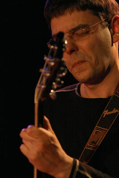 Hilmar Jensson with the "Jim Black - Alasnoaxis" at the Sud Des Alpes, Amr, Geneva, Switzerland, April 2006