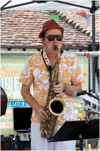 Julian Nicholas and Imogen Ryall Band — jazz photo by Brian O'Connor | All About Jazz