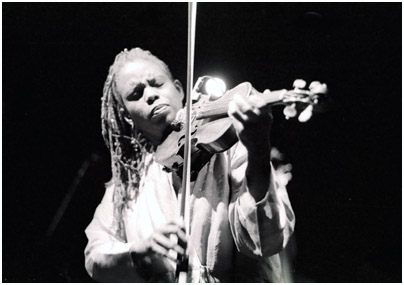 Regina Carter 0972417 Ronnie Scott's, London. July 1999 Images of Jazz