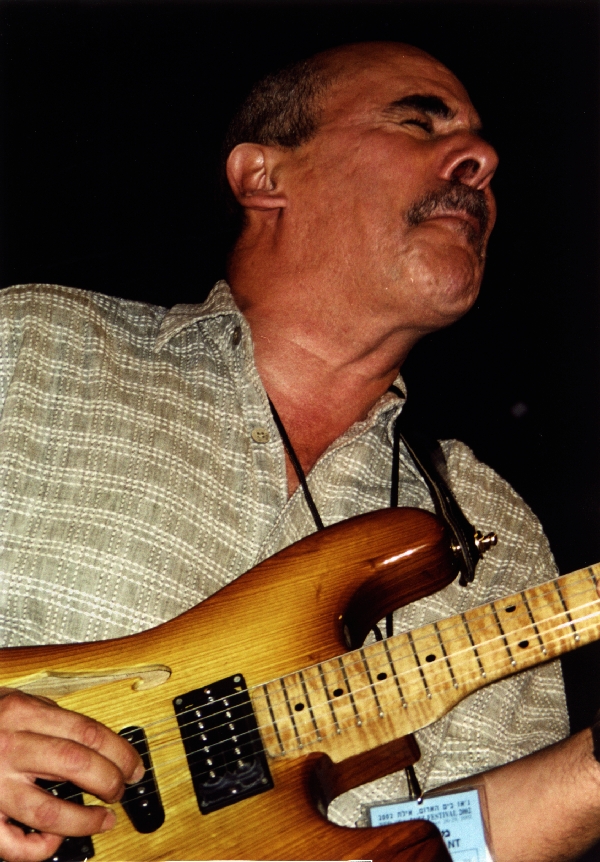 2002-08-28 Julio Fernandez (Spyro Gyra), Red Sea Jazz Festival, Eilat, Israel