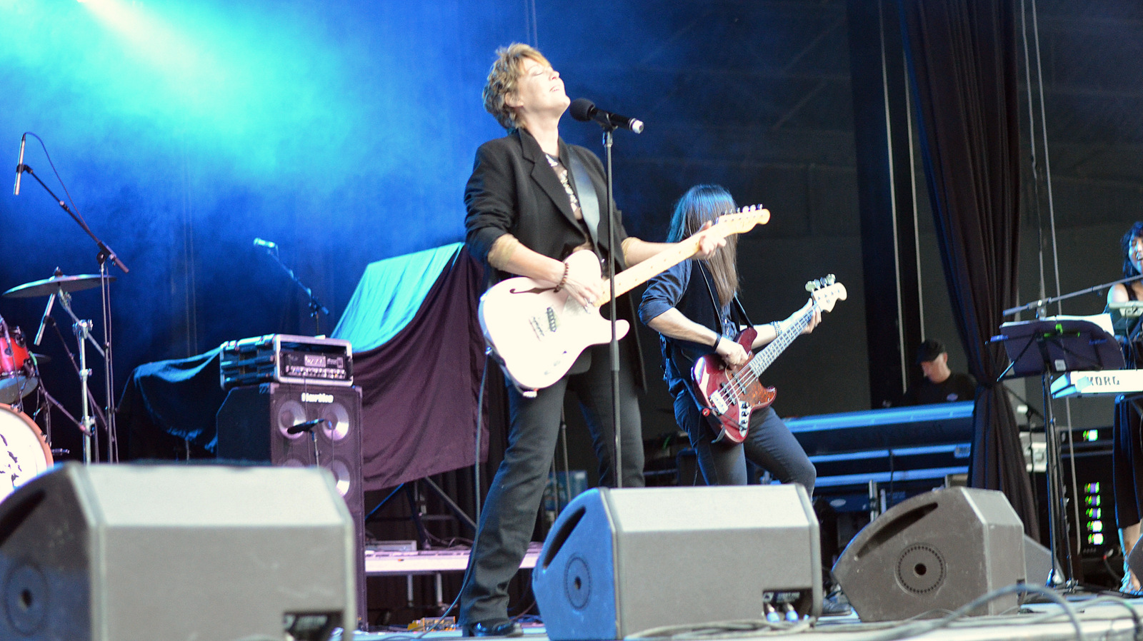 Katrina Leskanich of Katrina and the Waves at the Retro Futura Tour.