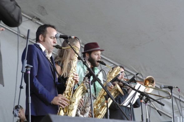 The Kingsize Five Live at the Thames Festival, London, March 2008 — jazz photo by Michael Brown | All About Jazz