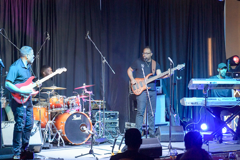 Car Lester band