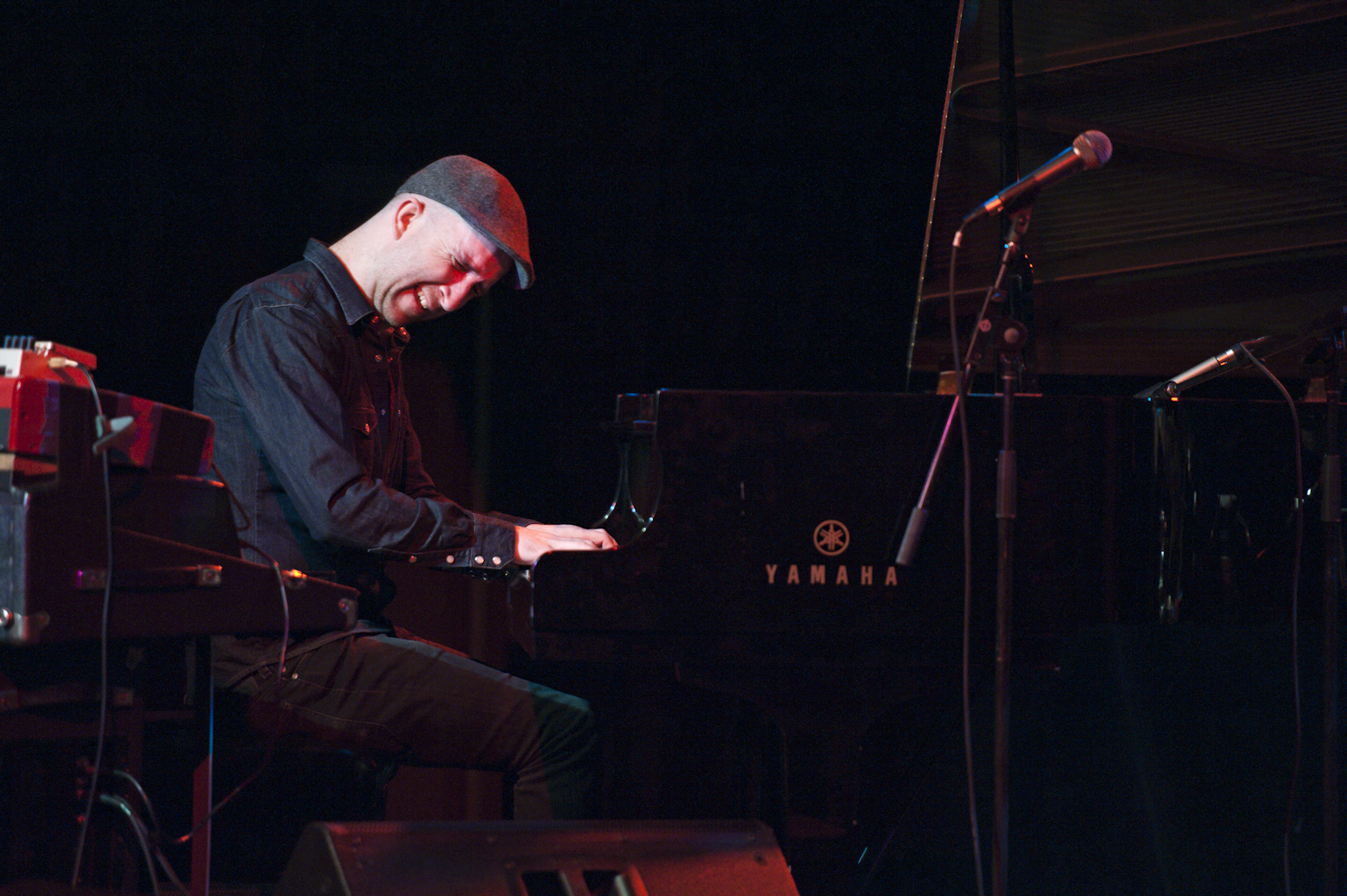 Grant Windsor Performs with Jose James