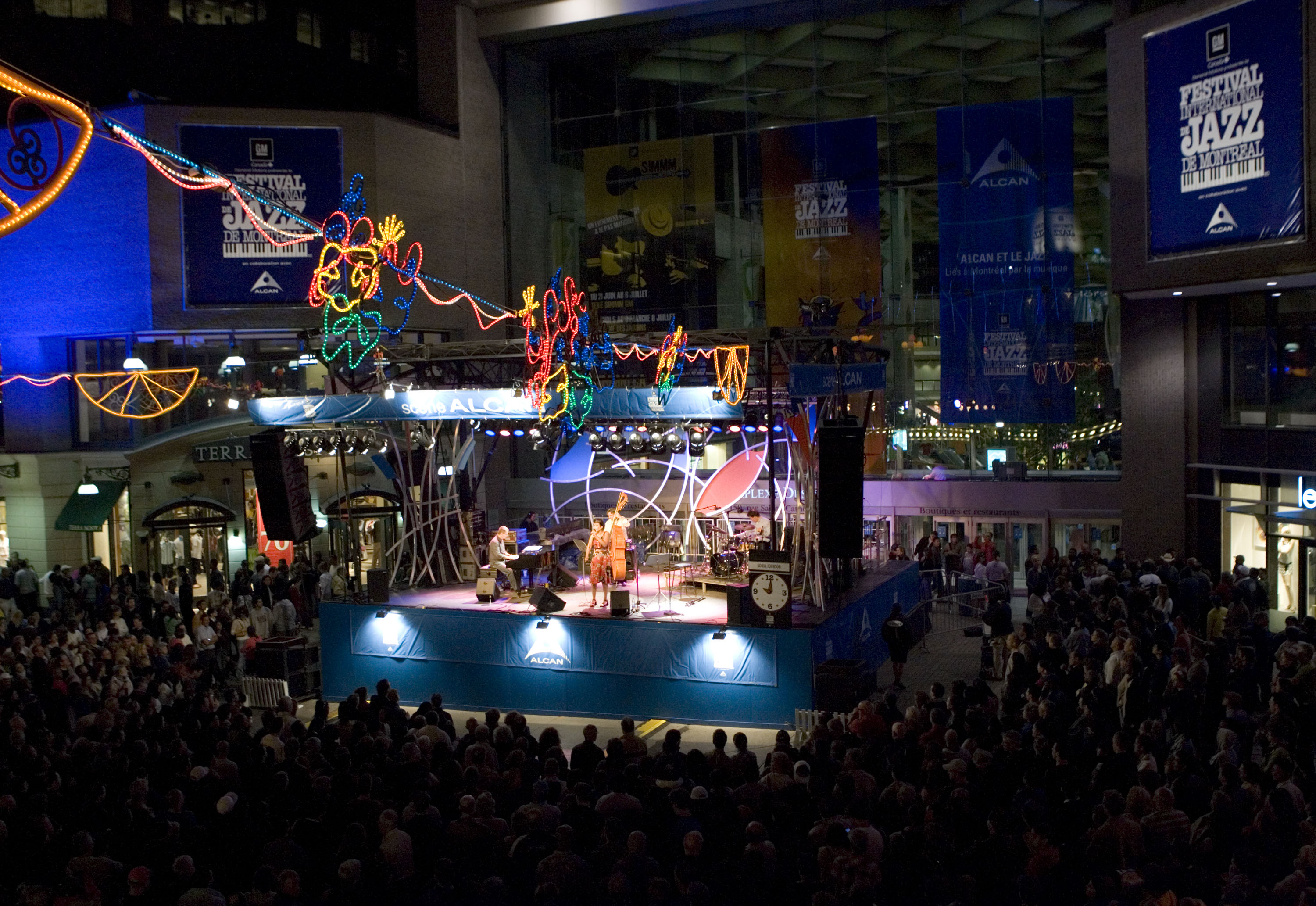 2007 Montreal Jazz Festival Street Scenes