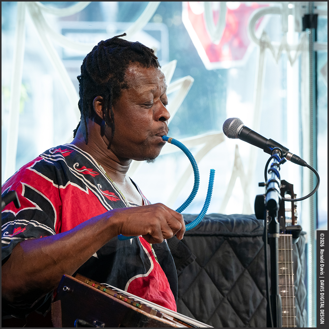 Childo Tomas — jazz photo by Ronald Davis | All About Jazz