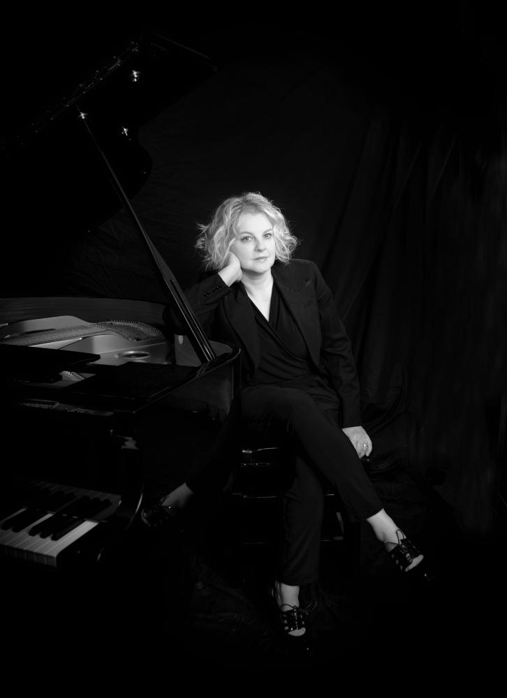 Wendy Kirkland ; Jazz Pianist Singer