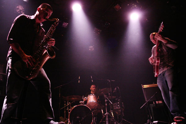 Guillaume Perret, Francesco Miccolis and David Doyon with "Colifichets" at 2:21, Lausanne, Switzerland, 2005