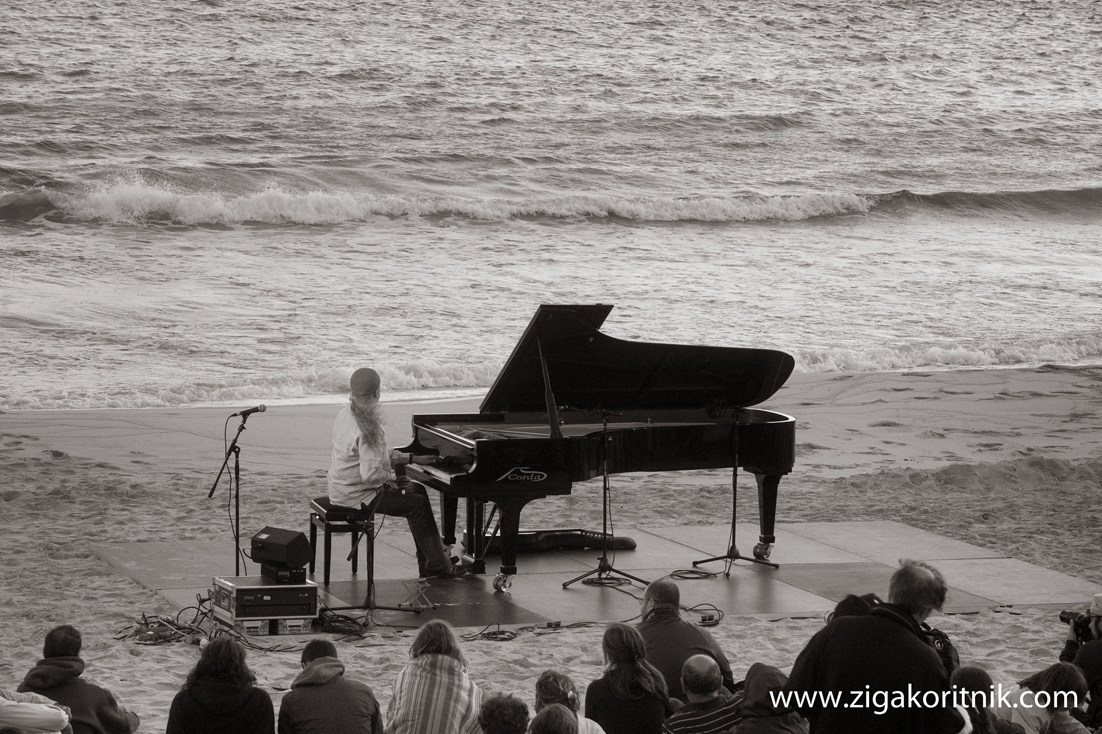 Egberto Gismonti at 6 O'Clock in the Morning at the City Beach