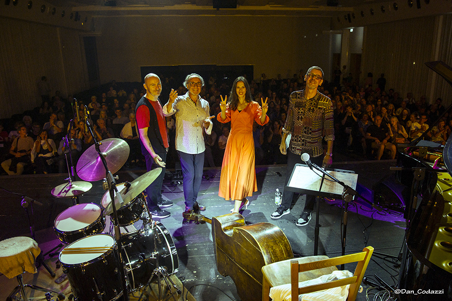 Olivia Trummer  trio featuring Fabrizio Bosso
