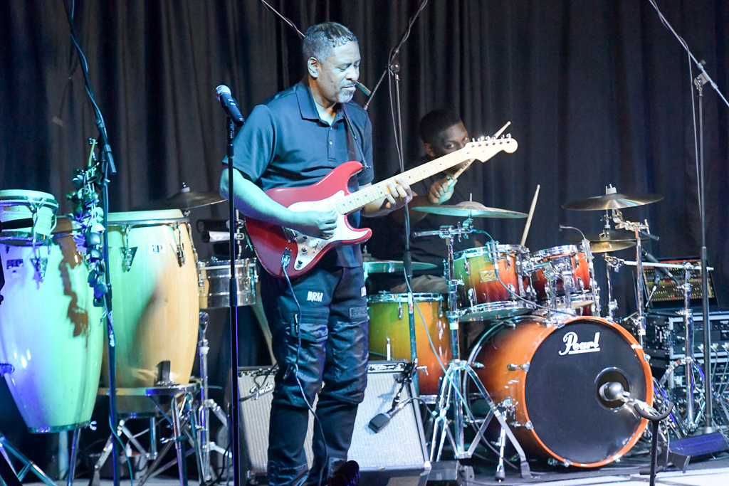 Carl Lester - guitar