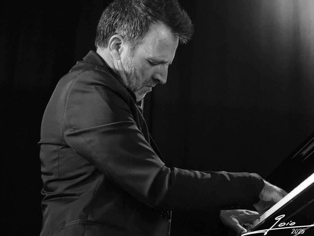 Enrique Simon-2025-(2)