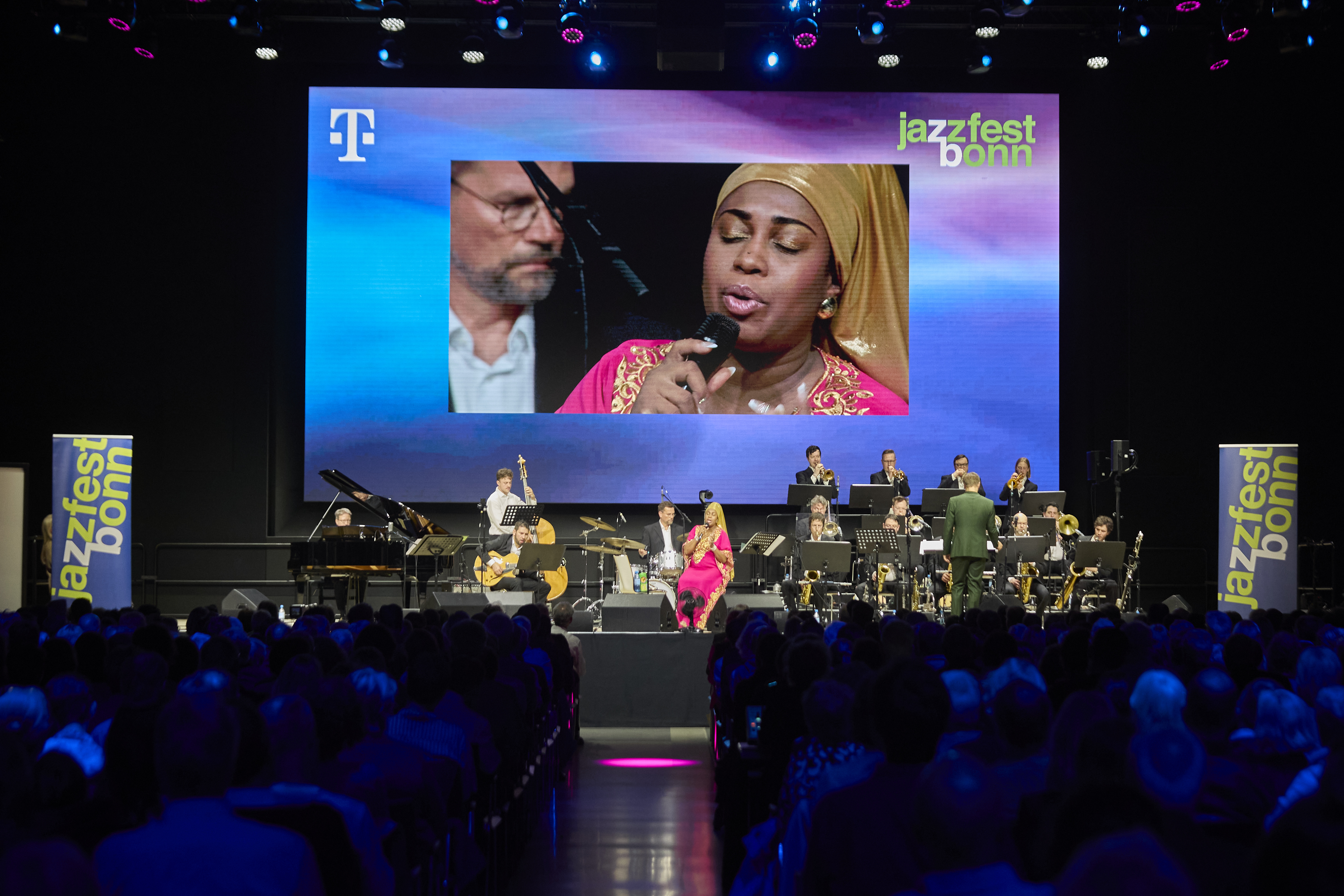 UMO Helsinki Jazz Orchestra feat. Jazzmeia Horn — jazz photo by Artur Moral | All About Jazz