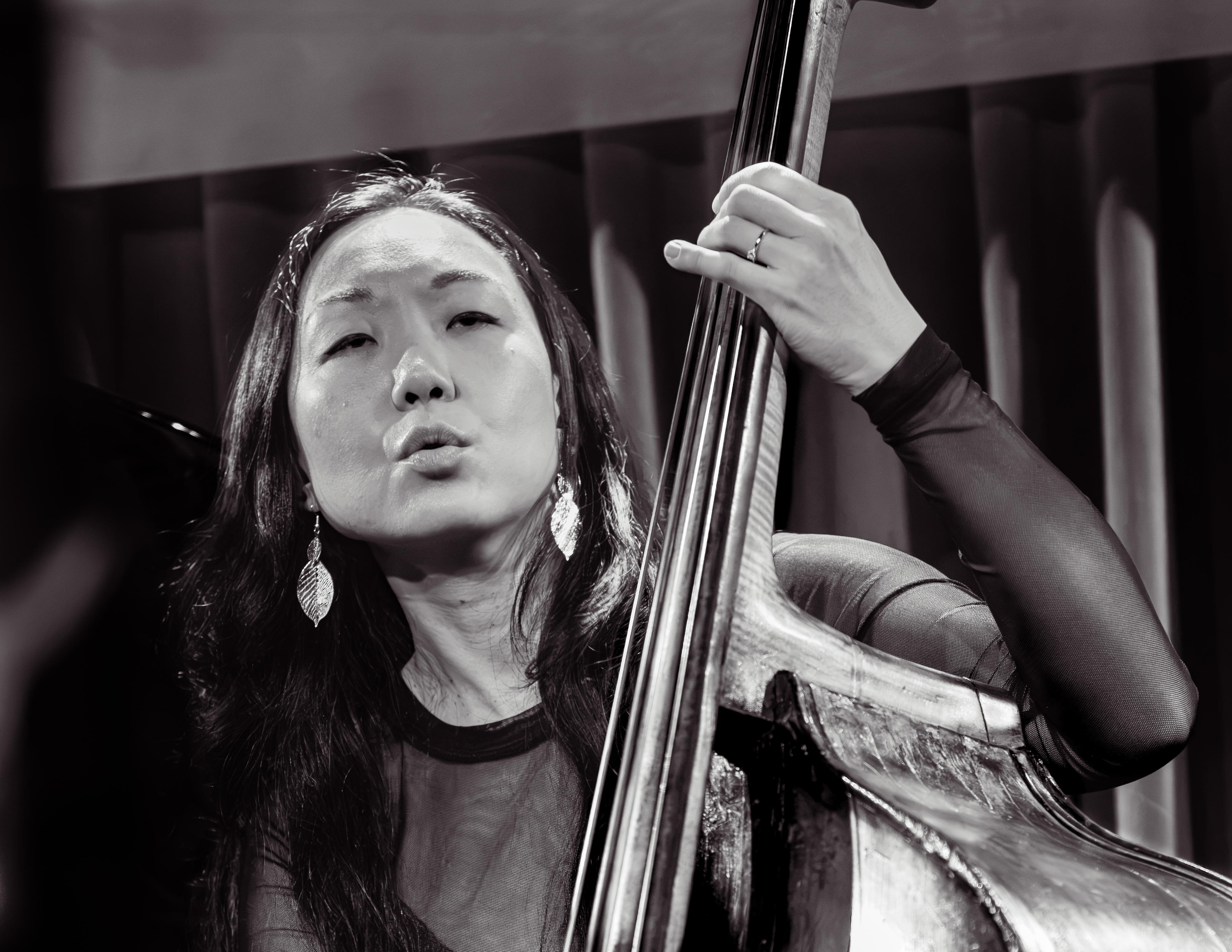 Linda May Han Oh with Melissa Aldana at Smoke Jazz Club in New Your City — jazz photo by Dave Kaufman | All About Jazz