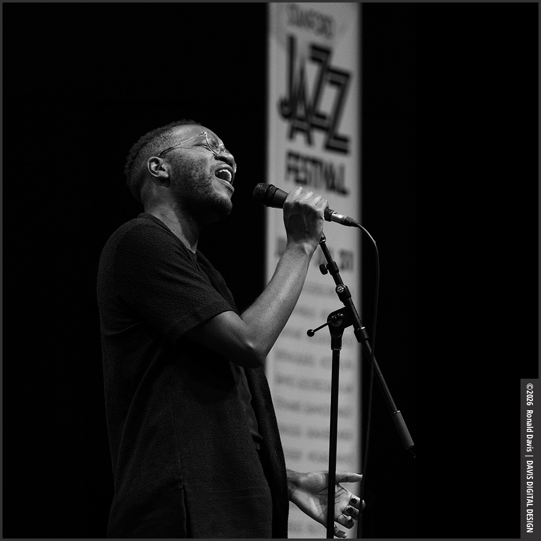 Michael Mayo — jazz photo by Ronald Davis | All About Jazz