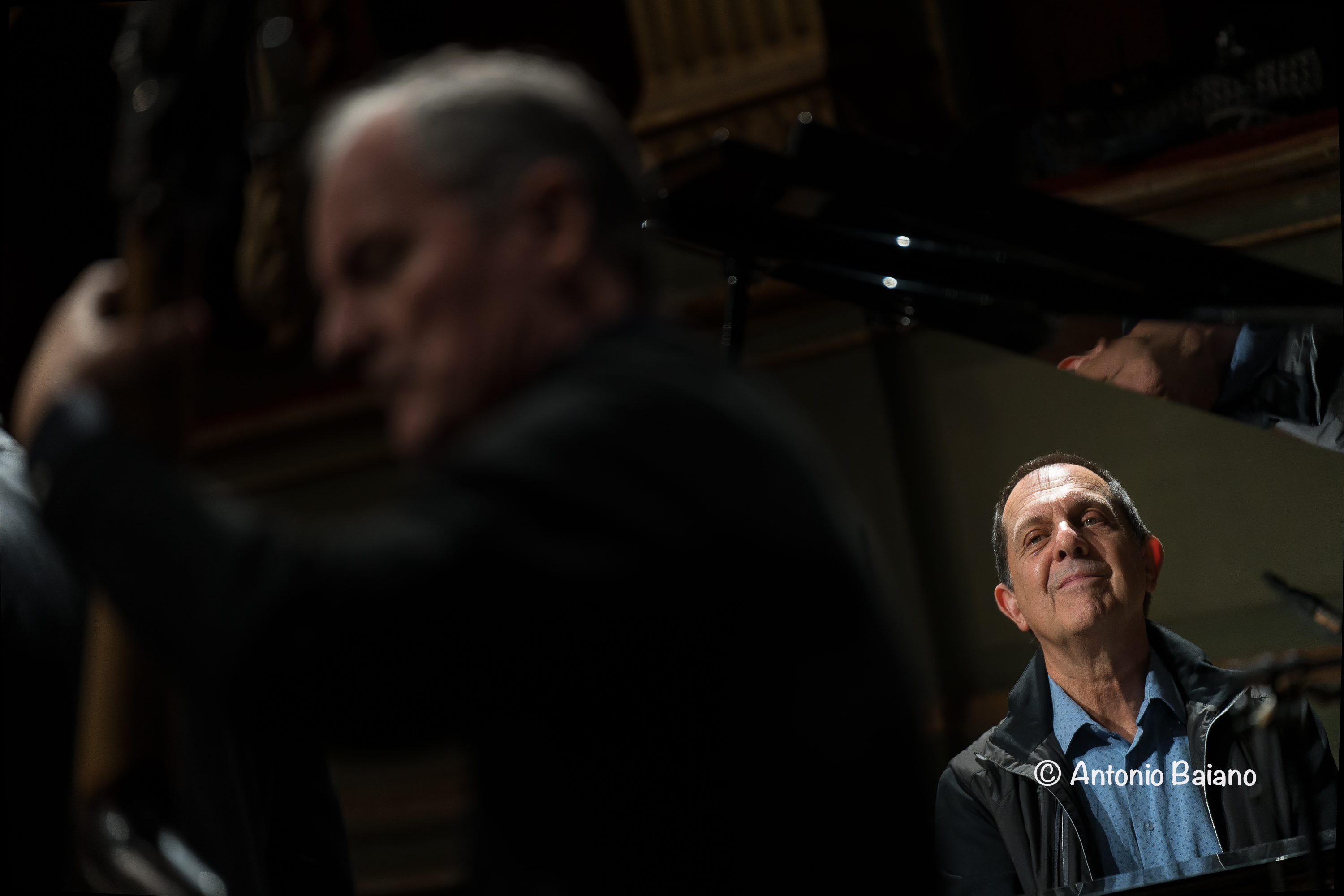 Alan Pasqua (Darek Oles, foreground)