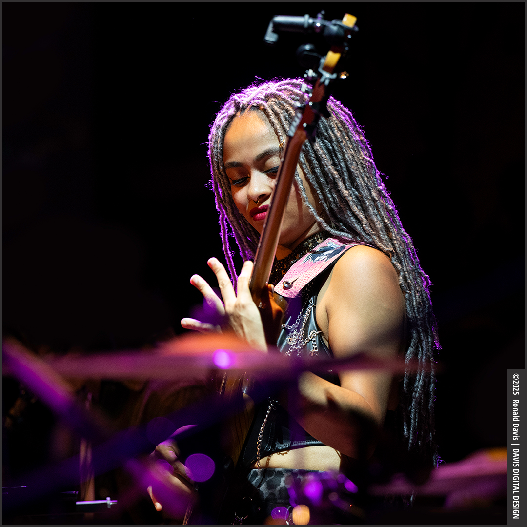 Mohini Dey Plays Yoshi's