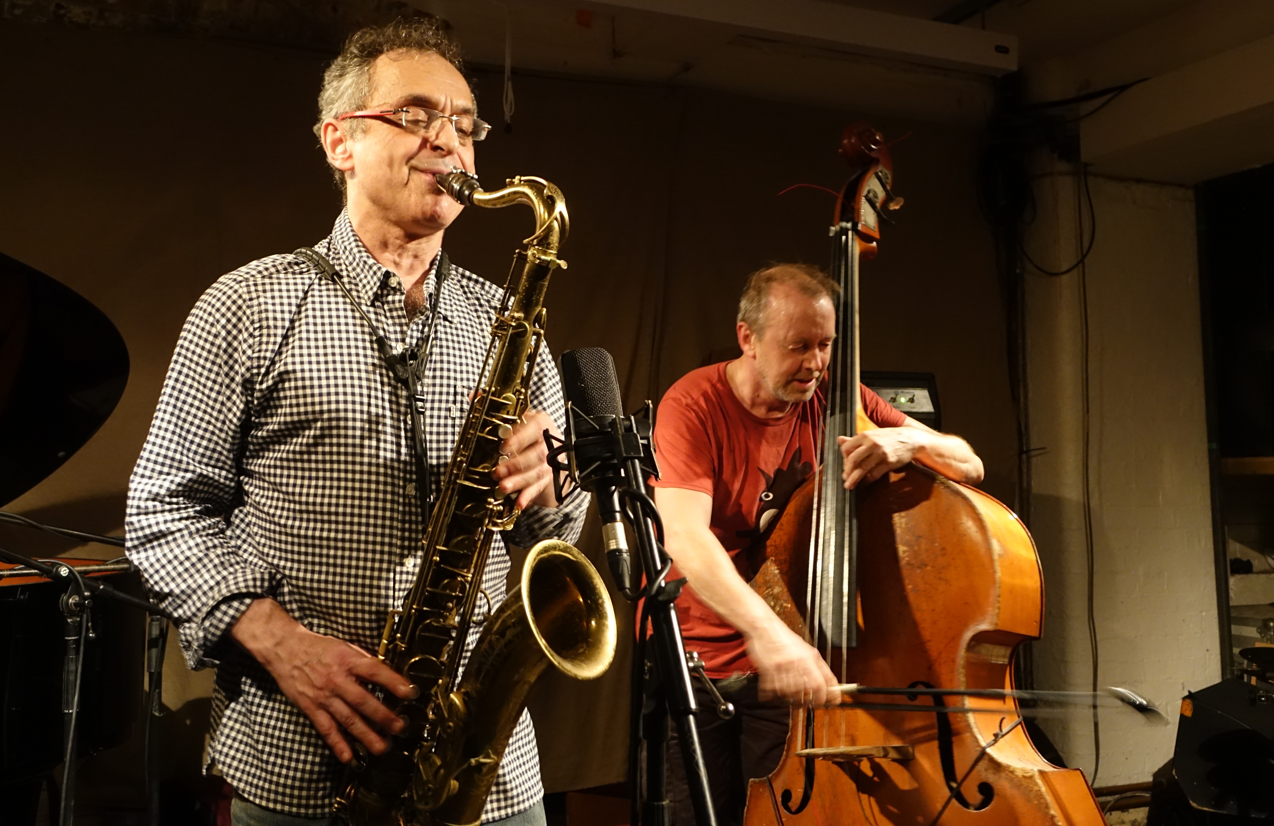 Ivo Perelman and John Edwards at Cafe Oto, London in October 2018