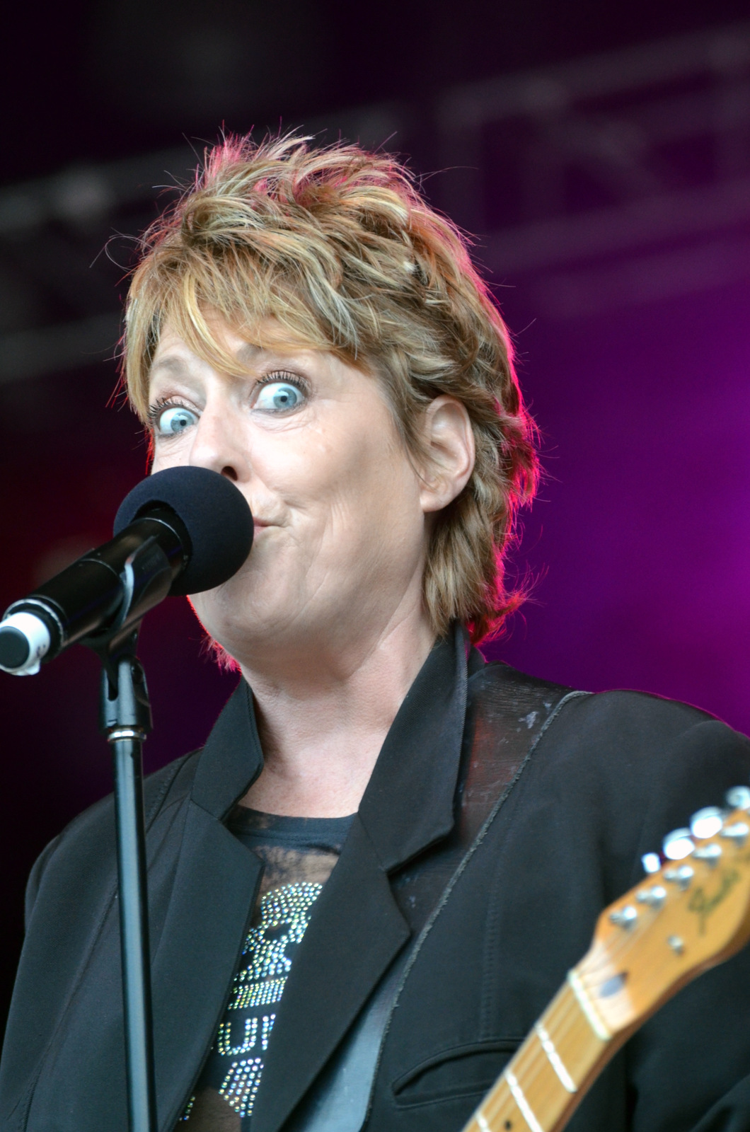 Katrina Leskanich of Katrina and the Waves at the Retro Futura Tour.