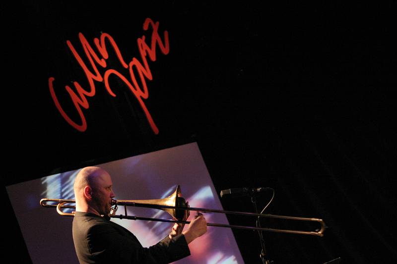 Bertl Mutter with "Erika Stucky, Mrs Bubble & Bones, Princess Tour" at the Cully Jazz Festival, Switzerland, 2005