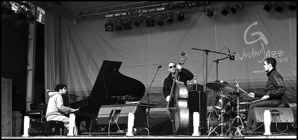 Avishai cohen trio