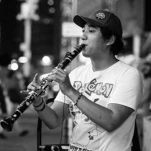 Duoyi playing in times Square NYC — jazz photo by Duoyi Xi | All About Jazz