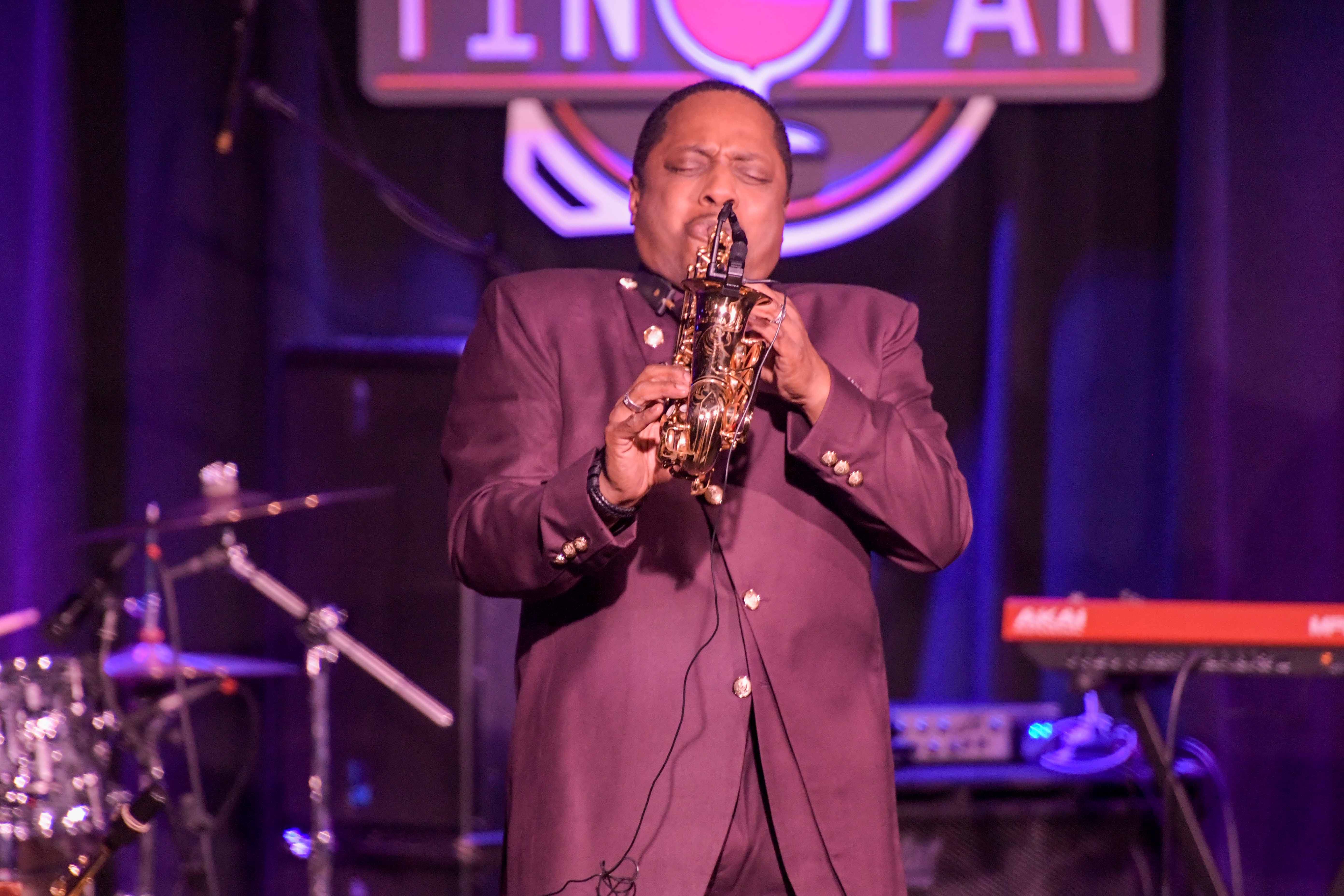 Andre Ward - alto & tenor sax