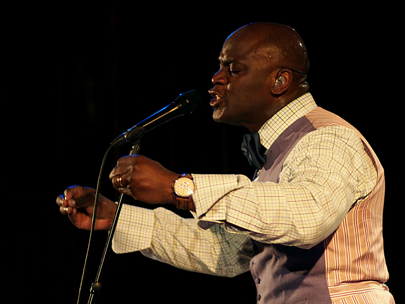 Ola Onabule - Sendesaal Bremen 2014