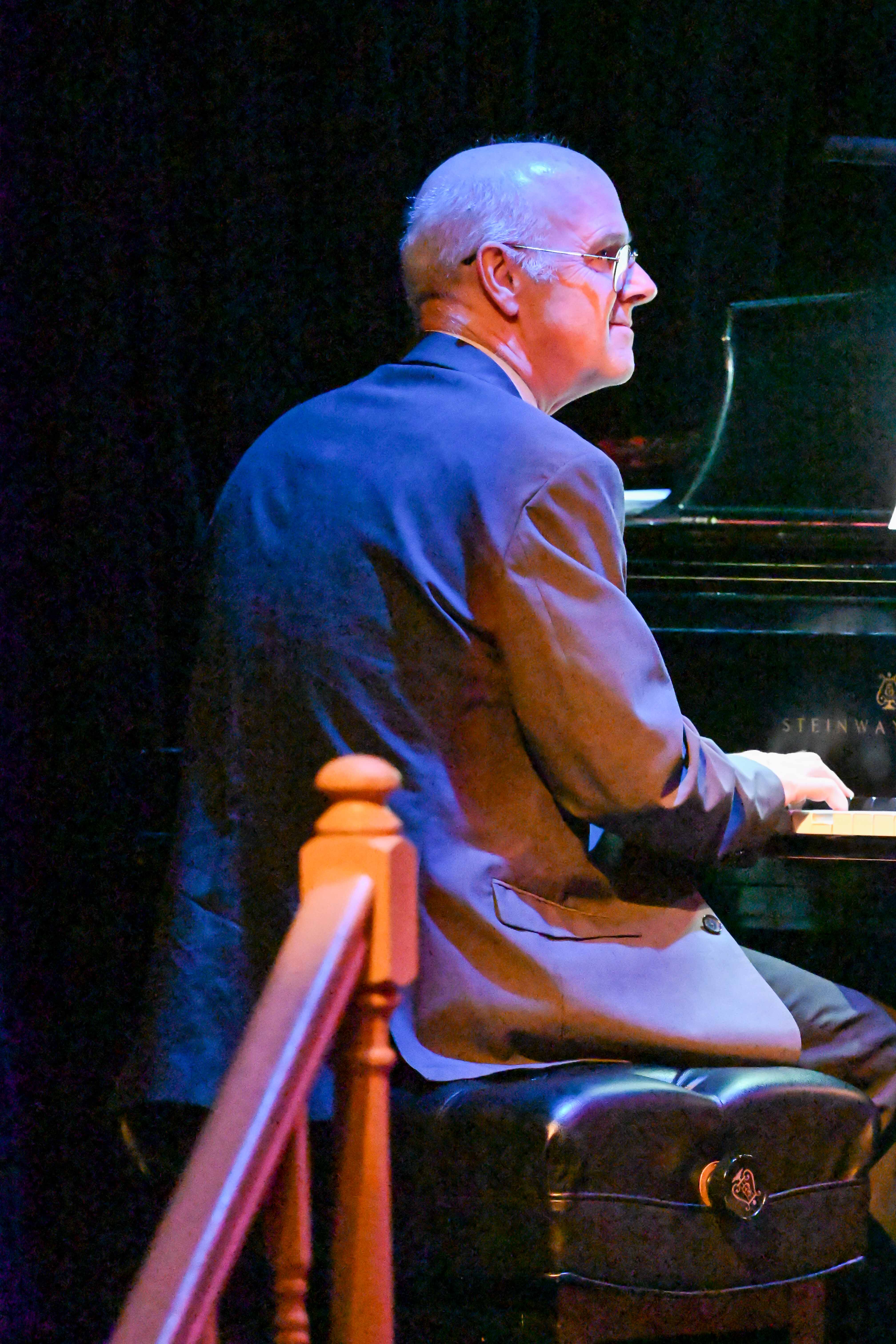 Liz Brydge band - pianist