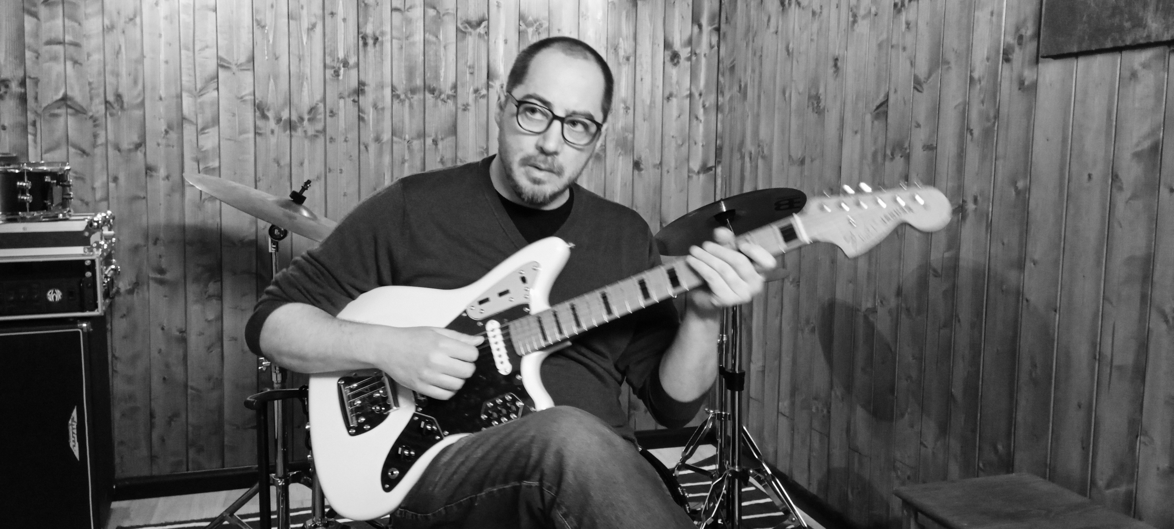 Luca Crispino, musicista, chitarrista , compositore
