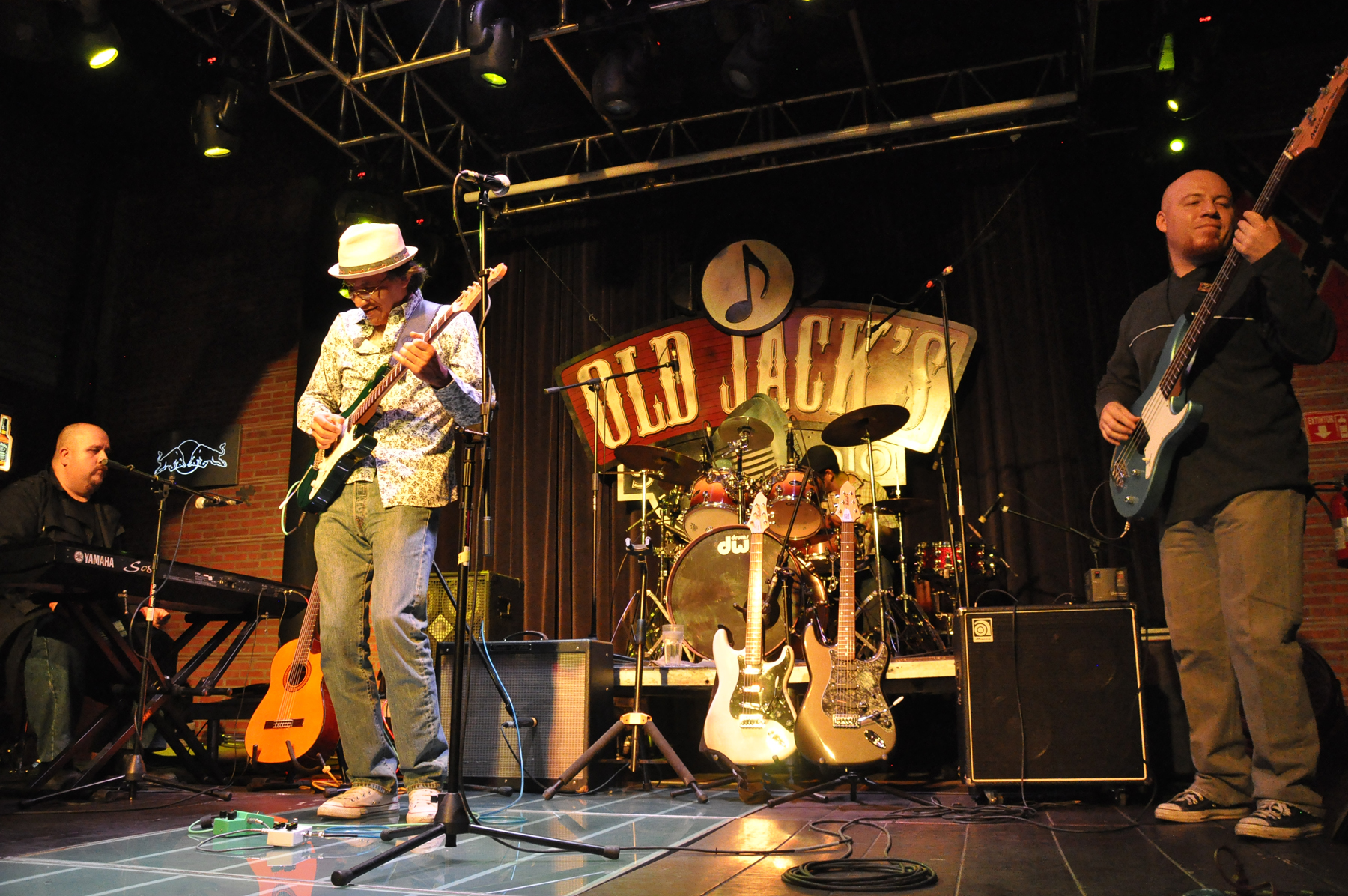 Lalo Galvan En el Old Jack's Studio de Guadalajara, Jalisco, M — jazz photo by Lalo Galvan | All About Jazz