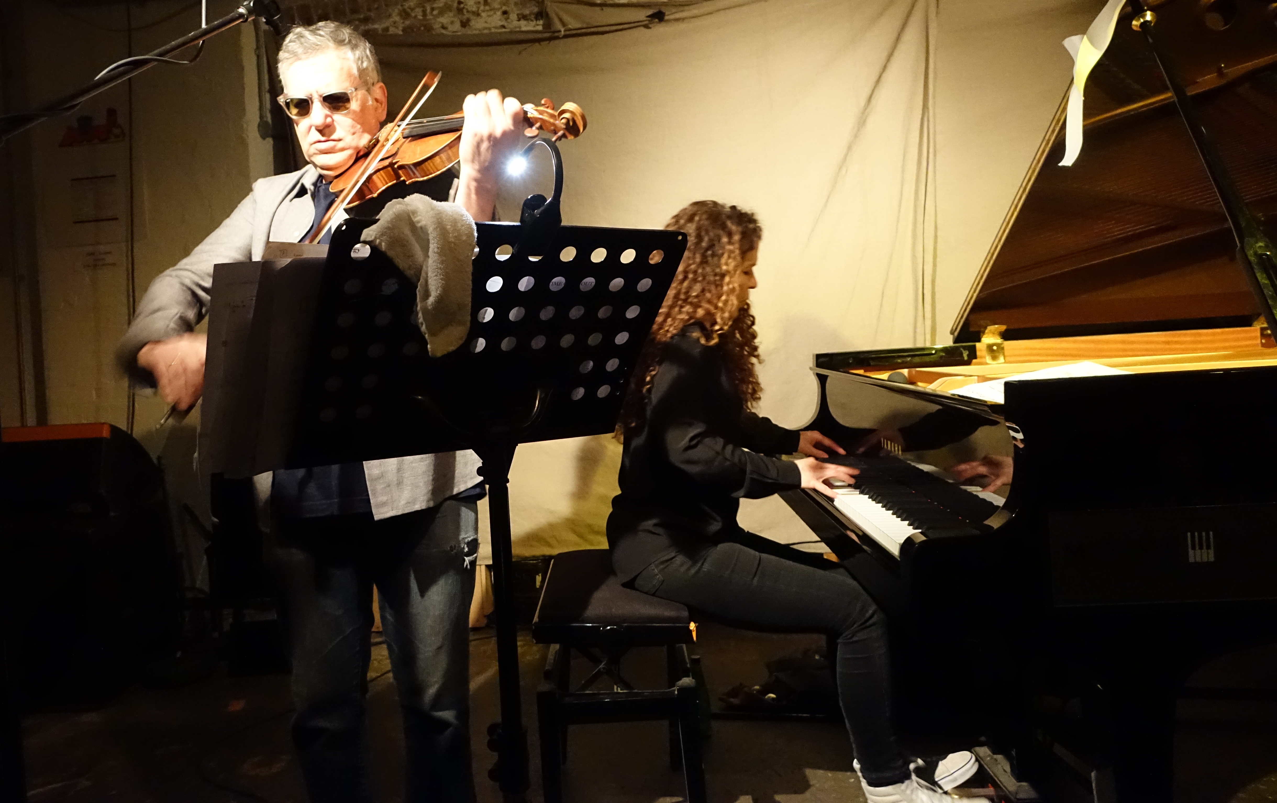 Mark Feldman and Sylvie Courvoisier at Cafe Oto, London in December 2017