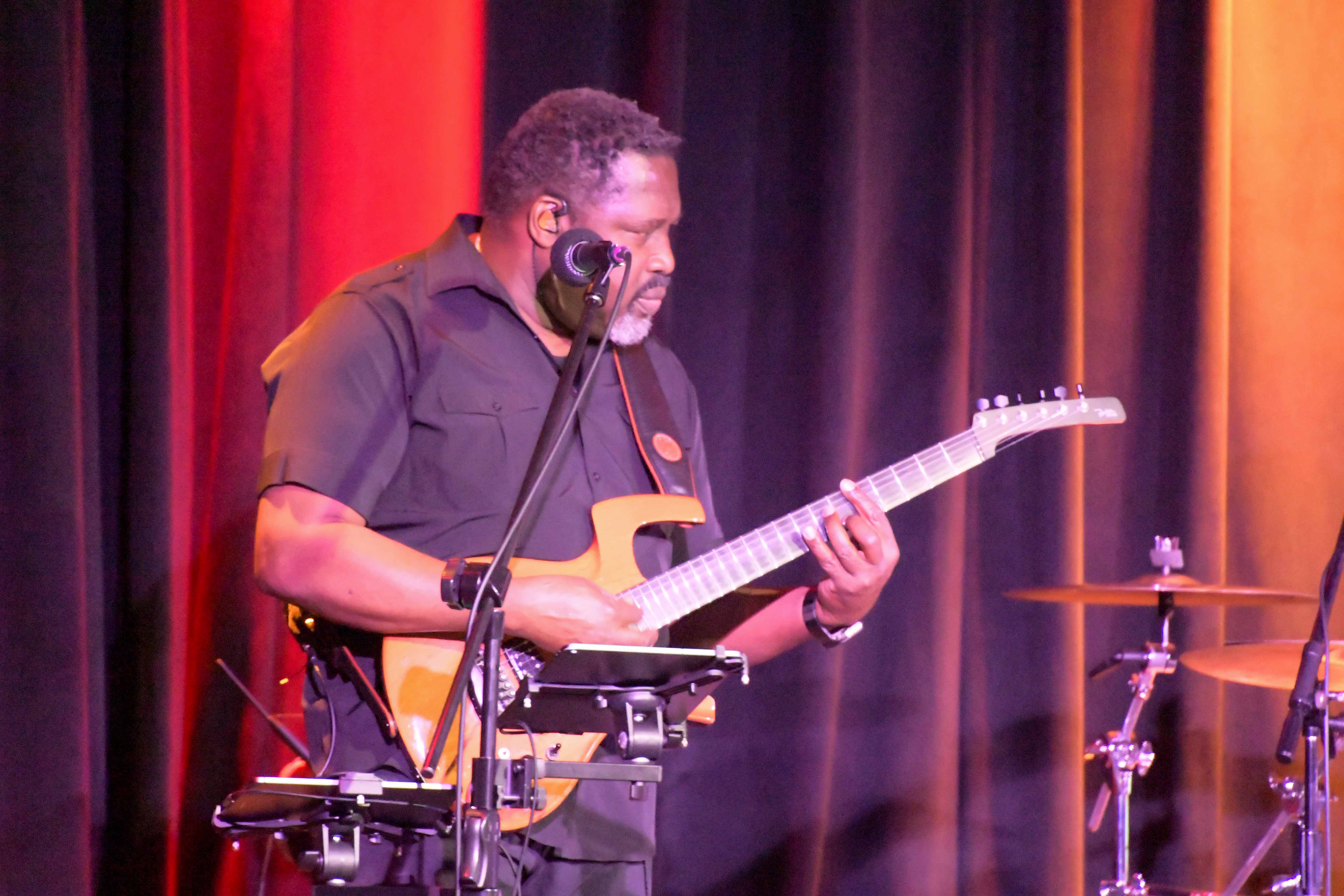 Stan Couper - guitar