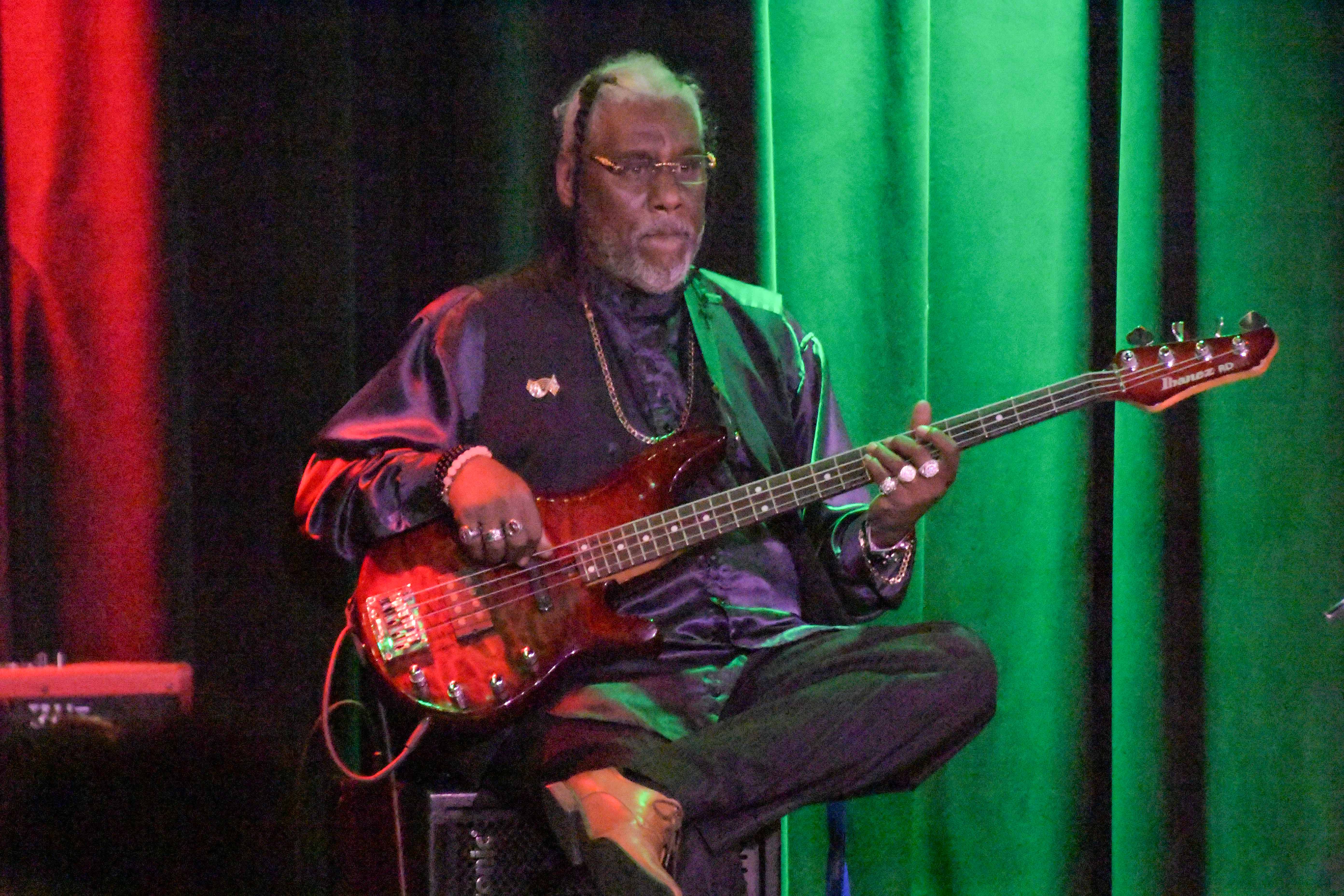 Juan Nelson - base