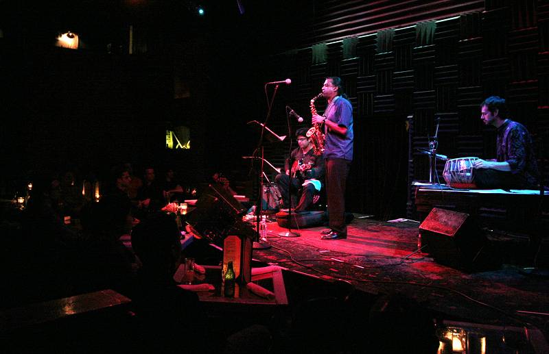 Dan Weiss, Rudresh Mahantappa and Rez Abassi with &Quot;Indo-Pak Coalition&Quot; at the Joe's Pub, New-York, Manhattan, May 2006