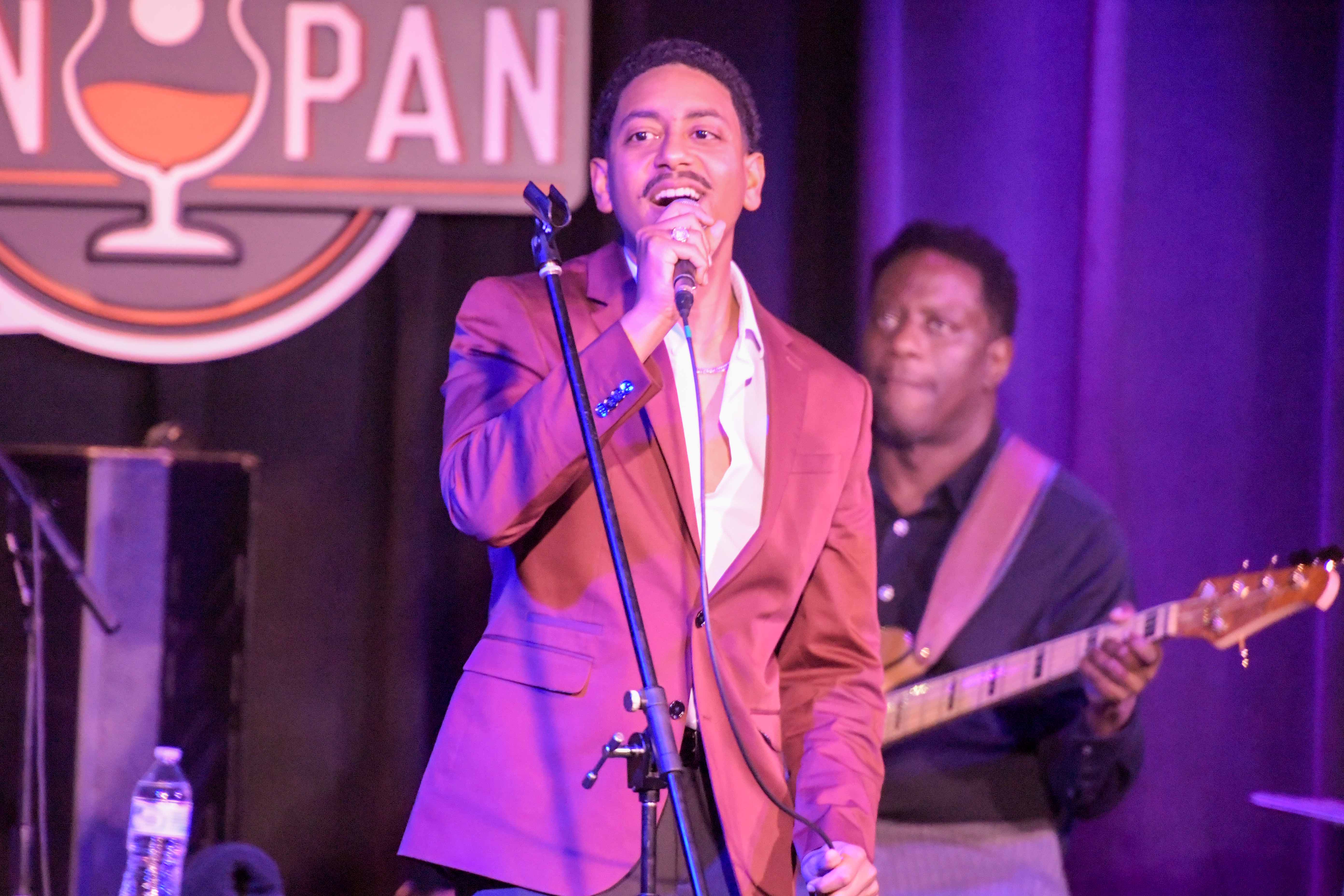 Tray Jones - vocals