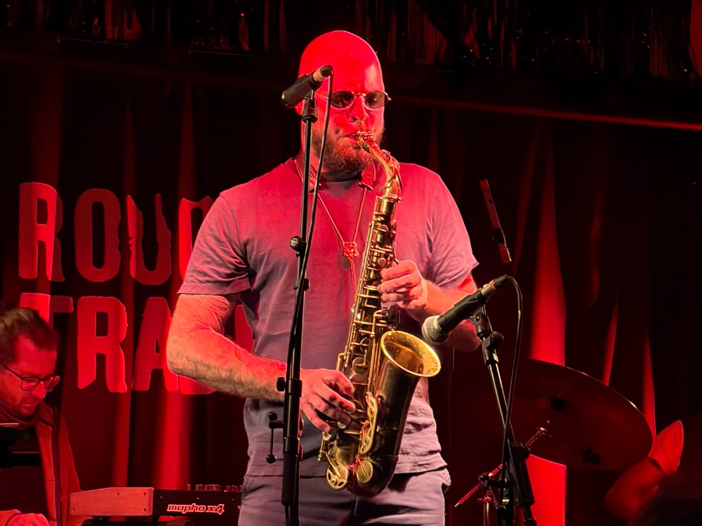 Tenderlonius performing in Ruby Rushton